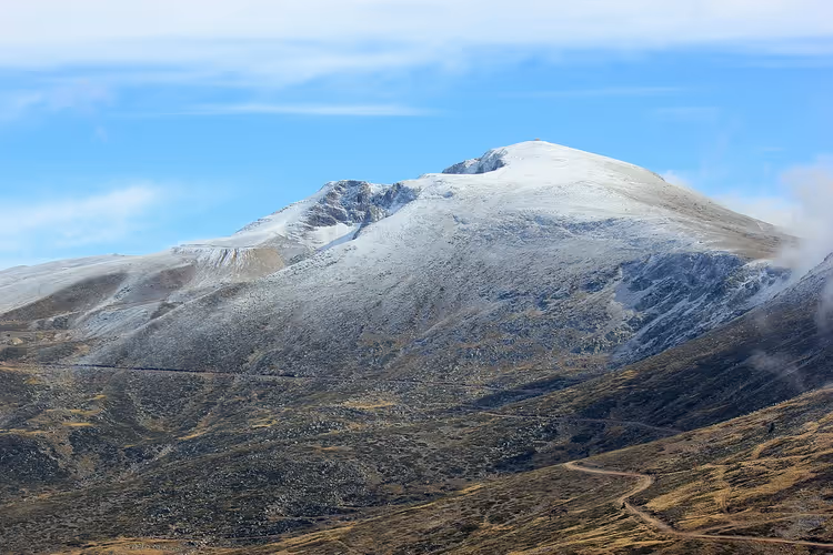Cume nevado do Monte Uludağ