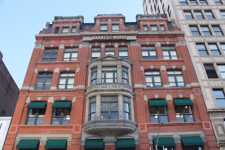 Historisk murfasade til Barnes & Noble på Union Square