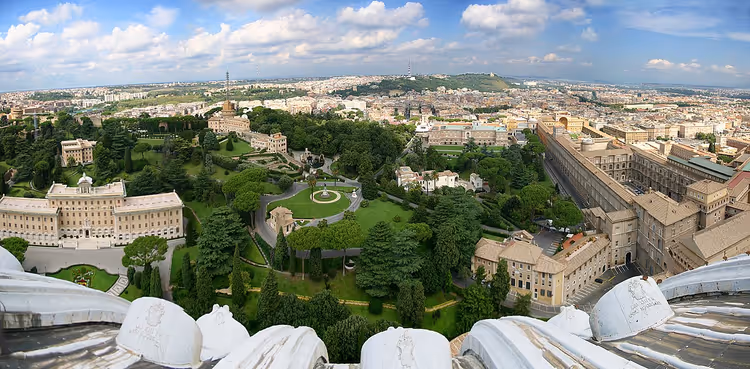 Panorama van de Vaticaanse Tuinen vanaf de koepel van de basiliek