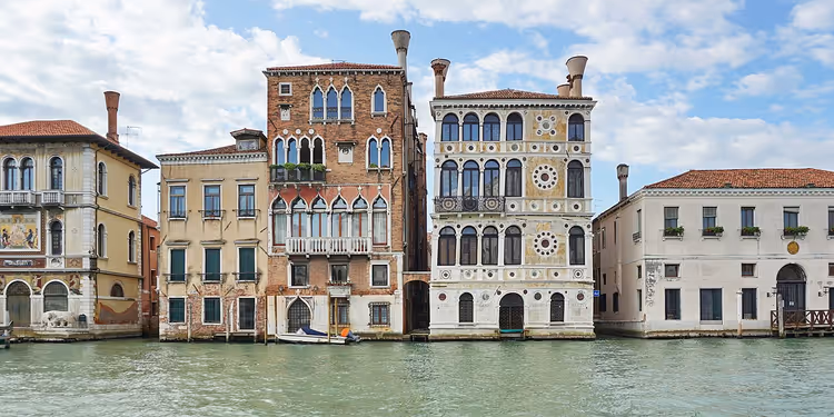 Palazzo Dario en naburige palazzi aan het Canal Grande