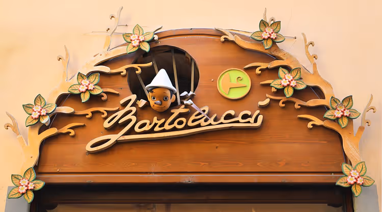 Houten uithangbord van Bartolucci met Pinocchio