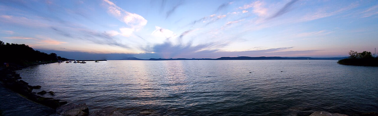 Zonsondergang boven het Balatonmeer bij Siófok