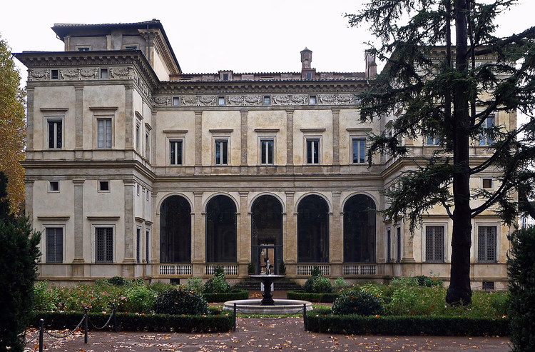 Loggia kemerli Villa Farnesina'nın kuzey cephesi