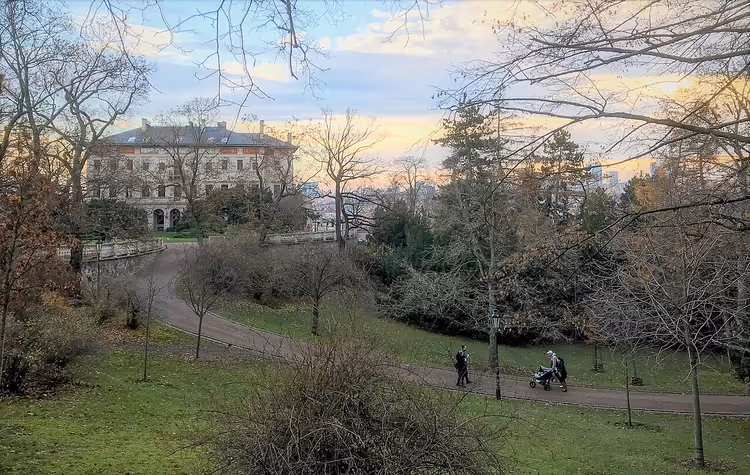 Вилла Грёбе в парке Гавли́чковы сады осенью