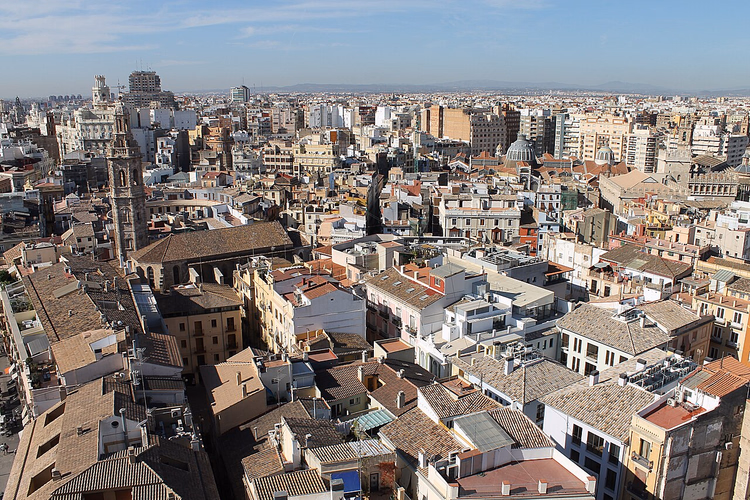 Valencia'nın Eski Şehri'nin çatılarına panoramik bakış