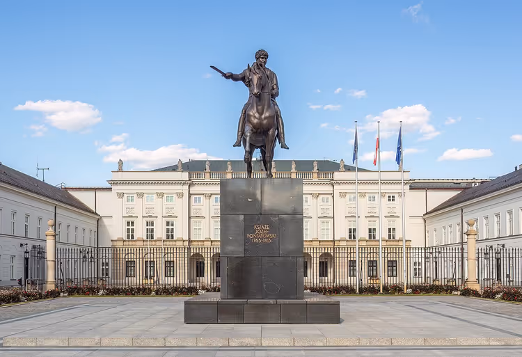 Ruiterstandbeeld voor het Presidentieel Paleis in Warschau