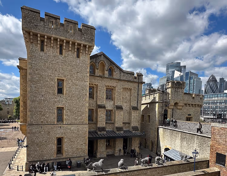 Bricktårnet i Tower of London og skulpturene fra Royal Menagerie