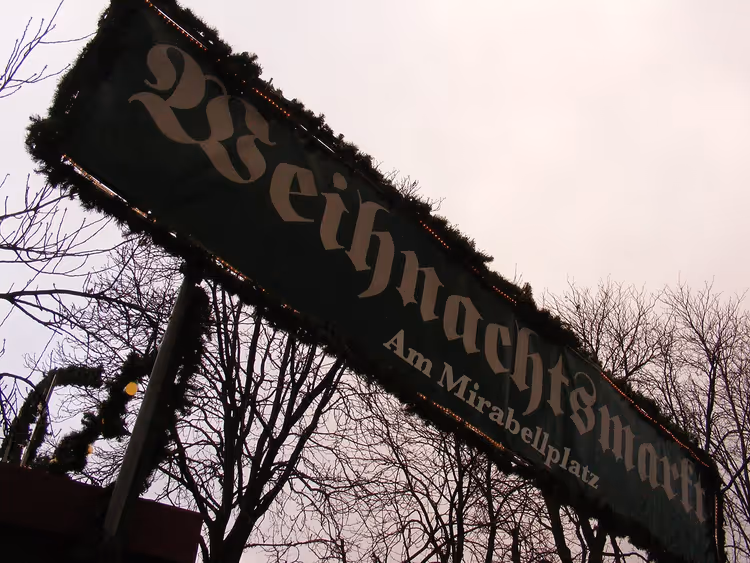 Adventmarkt am Schloss Mirabell