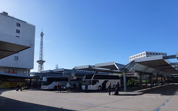 Berlin Merkez Otobüs Terminali'ndeki otobüsler