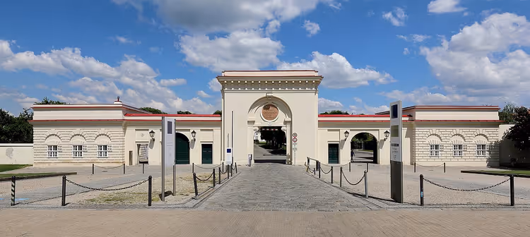 Inngangsporten til Augarten-parken i Wien