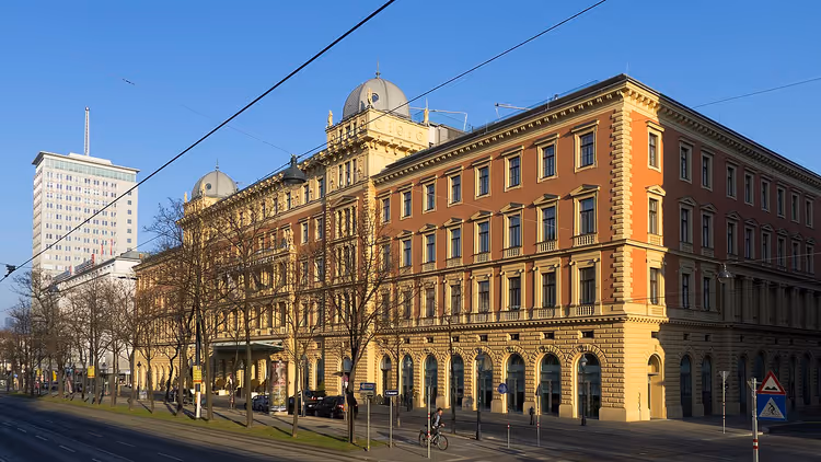 Den historiske bygningen Palais Hansen med kupler i Wien