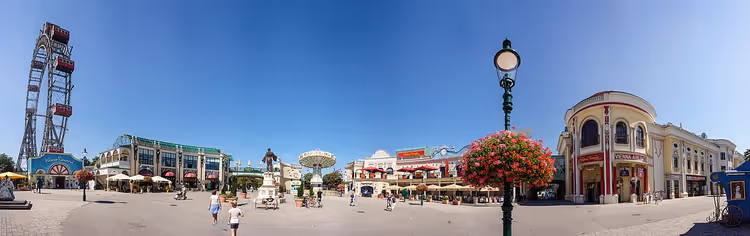 Prater-plassen med pariserhjulet på dagtid
