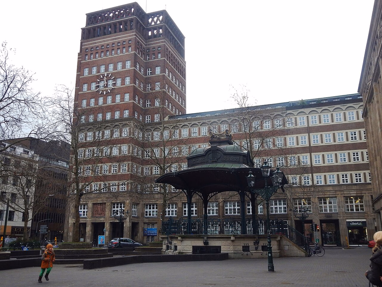 Wilhelm-Marx-Haus und Pavillon im Zentrum von Düsseldorf