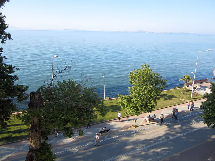 Набережная Яловы с видом на море