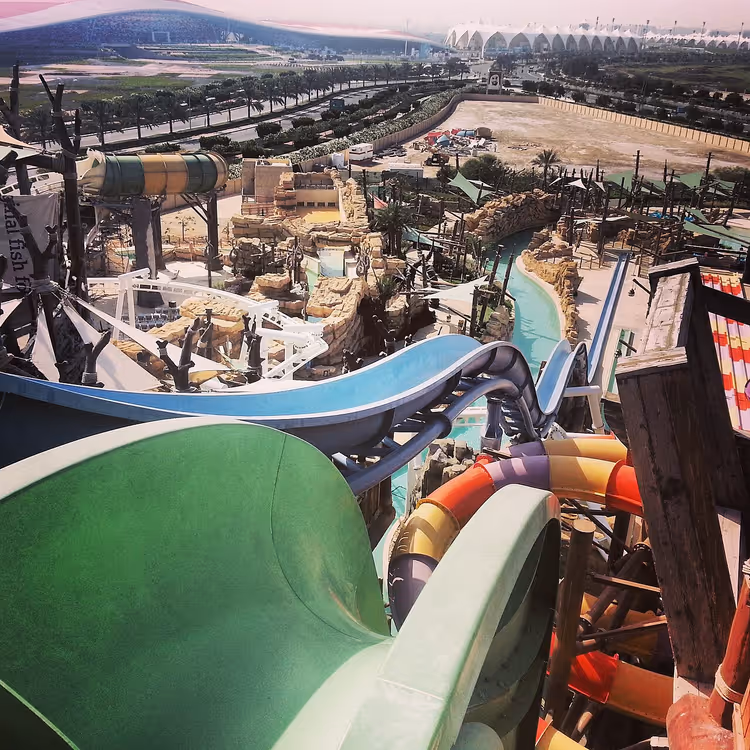 Waterglijbanen in Yas Waterworld in Abu Dhabi