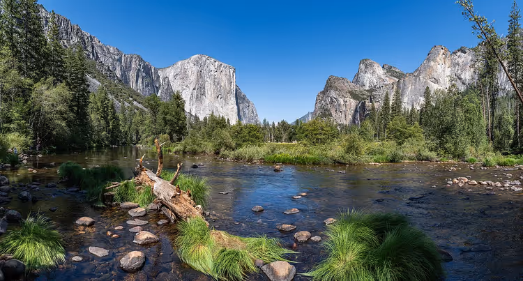 Merced River og El Capitan i Yosemite