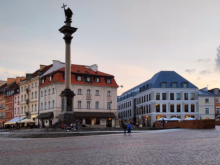 Sigismundzuil op het Kasteelplein in Warschau