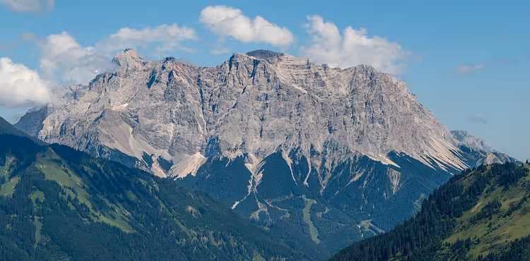 Gletscher und Zugspitzgipfel in den Alpen