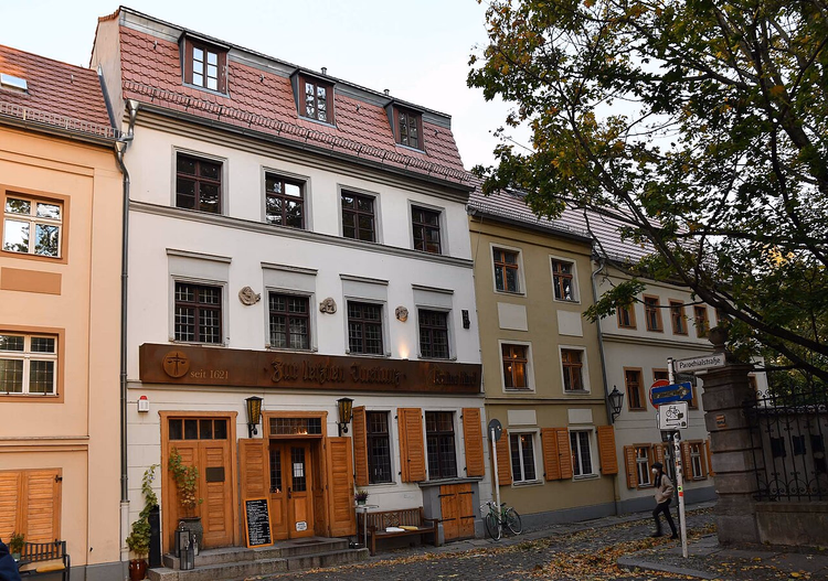 Fassade des Restaurants Zur Letzten Instanz in der Waisenstraße