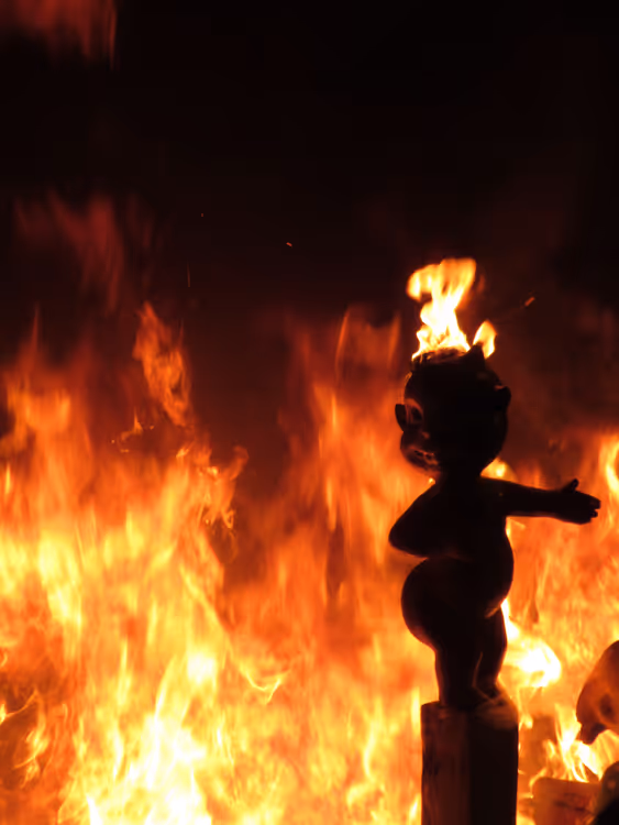 Verbrennung einer Kinder-Falla während der Cremà