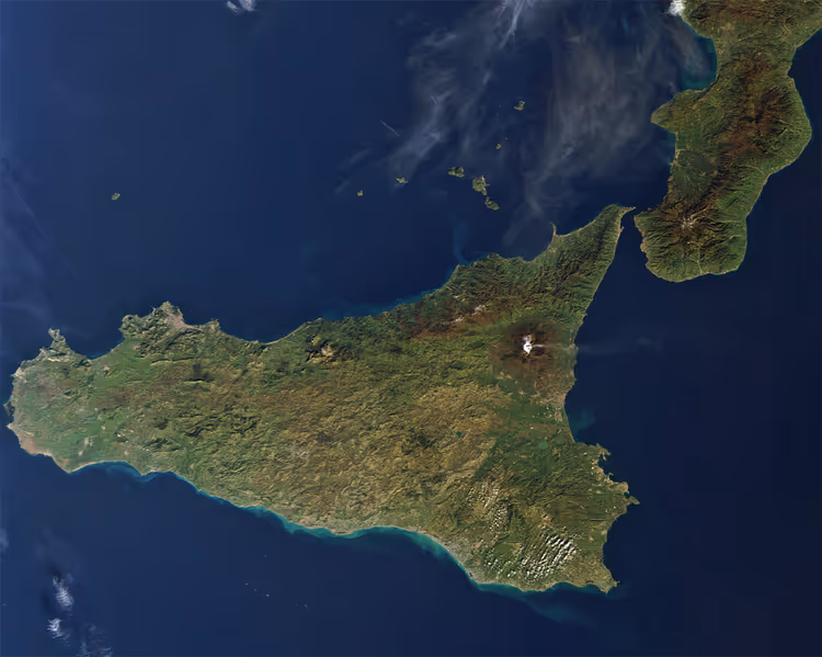 Satellitenbild von Sizilien mit dem Ätna