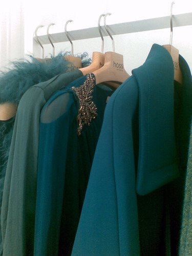 Abbigliamento turchese su grucce Hoss Intropia