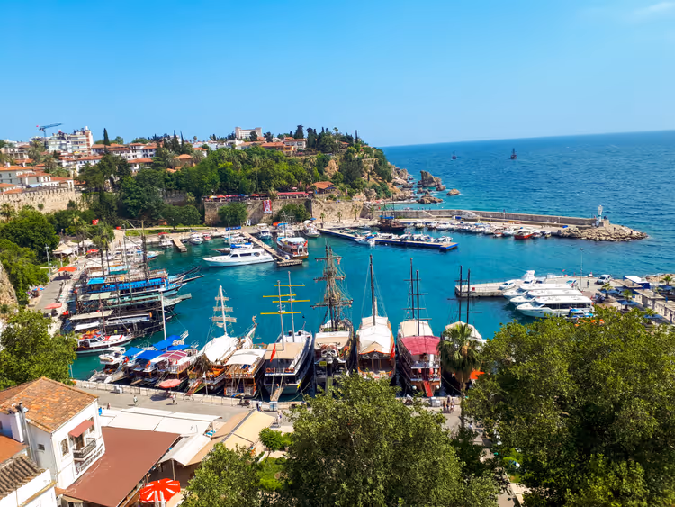 Havn i gamlebyen i Antalya