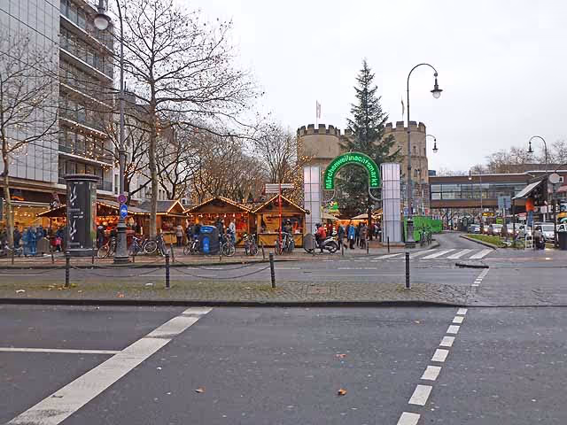 Weihnachtsmarkt am Hahnentor auf dem Rudolfplatz