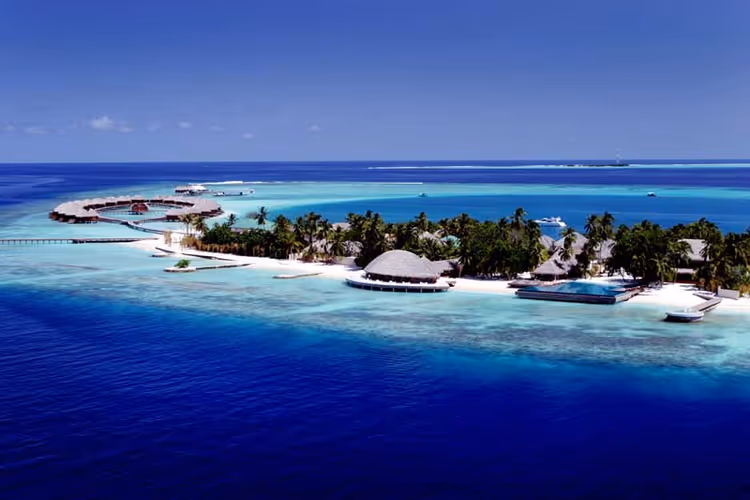 Maldivisch eilandresort met overwatervilla's