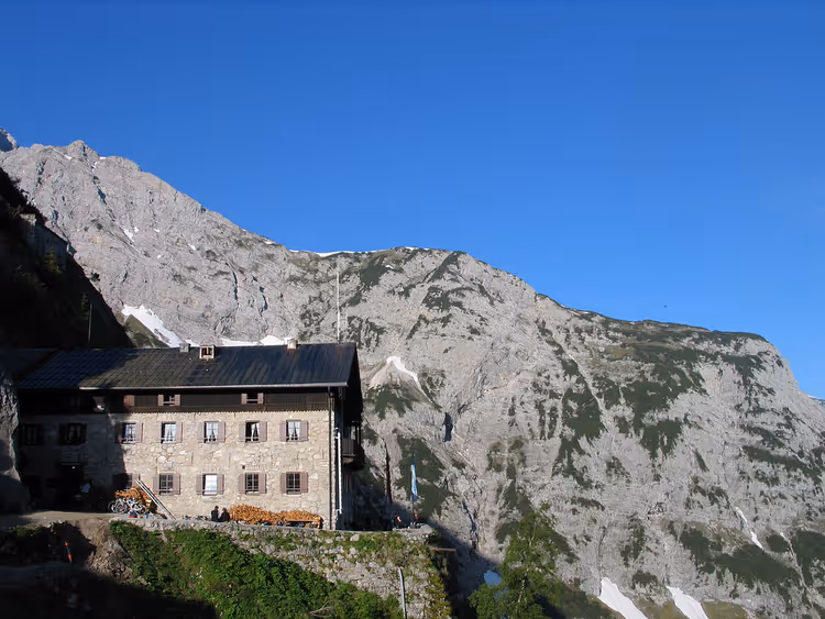 Karwendelhaus in den Alpen
