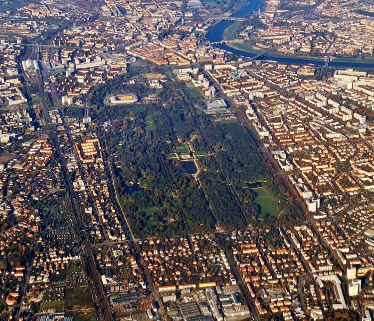 Dresden'deki Großer Garten parkının kuş bakışı görünümü