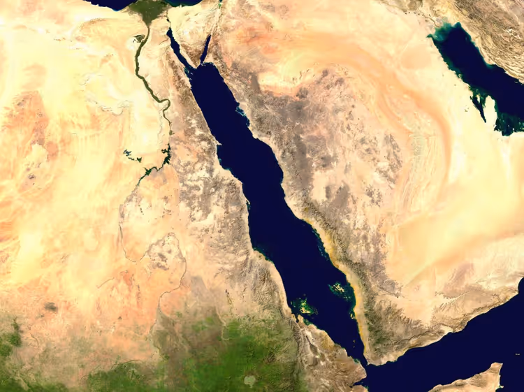 صورة فضائية للبحر الأحمر والسواحل الصحراوية