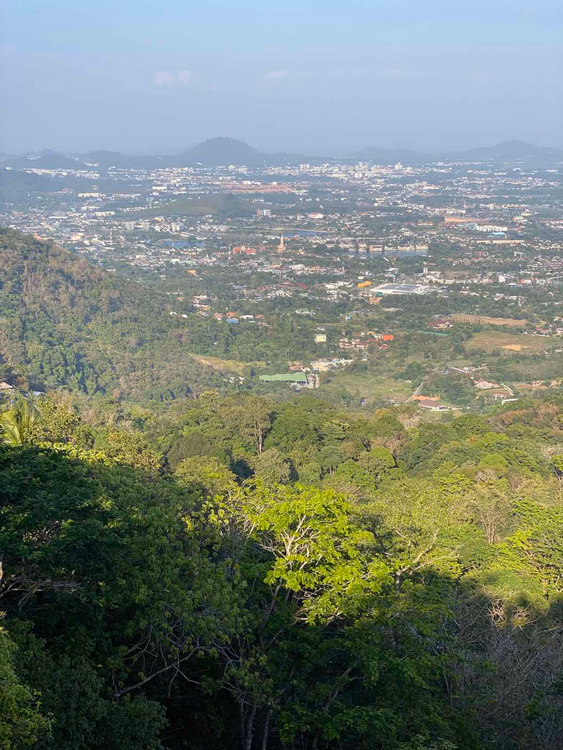 Blick auf Phuket Town vom Khao Rang Hill