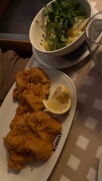 Schnitzel mit Wiener Erdapfelsalat