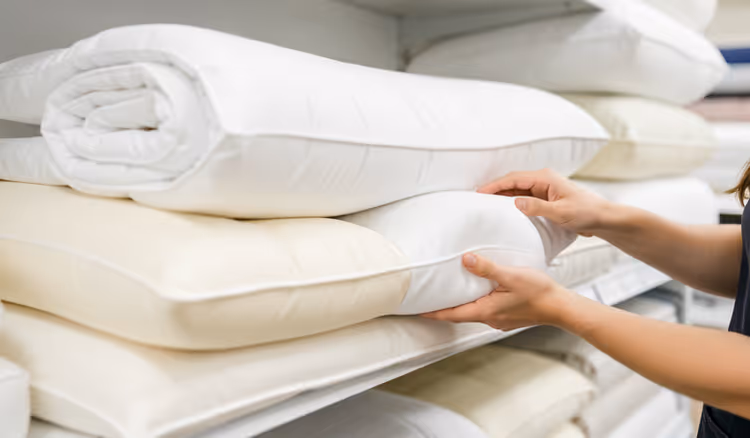Latex kussens en matrassen in een winkel