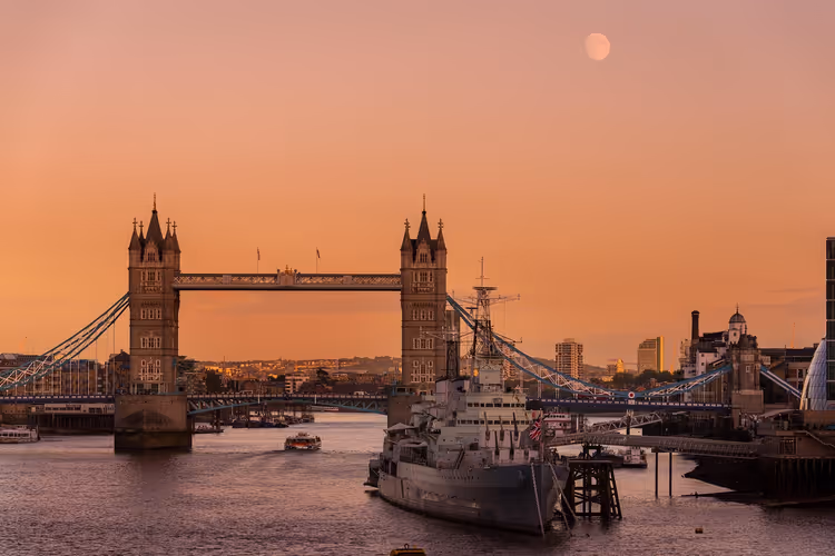 10 Doctor Who-steder du kan se i Storbritannia