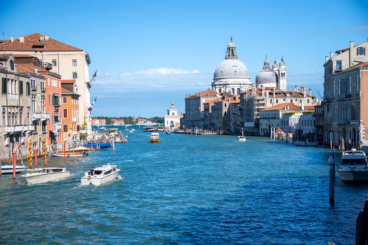 Santa Maria della Salute-basiliek aan het Canal Grande in Venetië