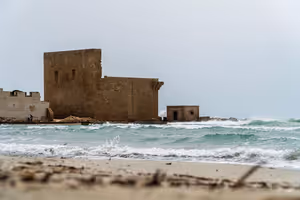 Waar je in Sicilië naar zee kunt: de beste stranden om te zwemmen en te ontspannen