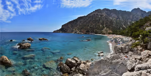 Yunanistan'da kalabalıksız nerede yüzülür: Karpathos ve Kefalonia plajları