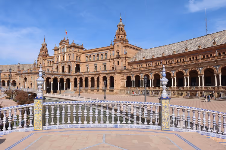 Feria de Abril in Sevilla: Wie du hineinkommst und was du anziehen solltest