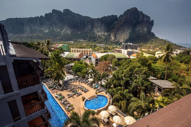 Phuket'te nerede kalınır: 2026 için 10 bölge, fiyatlar ve oteller