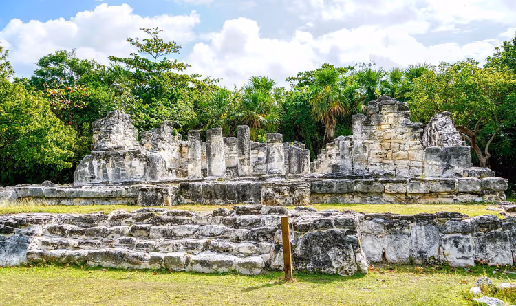 Mitä nähdä Cancúnissa: 30 kohdetta mayapyramideista vedenalaiseen museoon