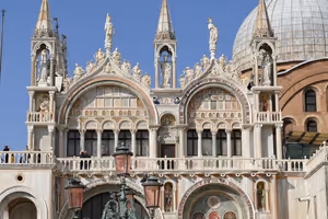 Markusplassen i Venezia: billetter, åpningstider og hva du bør se