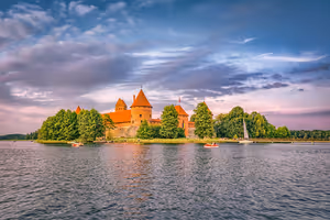 Kasteel van Trakai aan het Galvemeer: tickets, openingstijden en de route vanuit Vilnius
