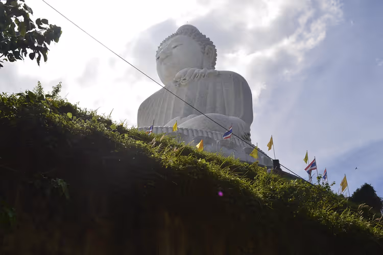 Großer Buddha auf einem Hügel von Phuket