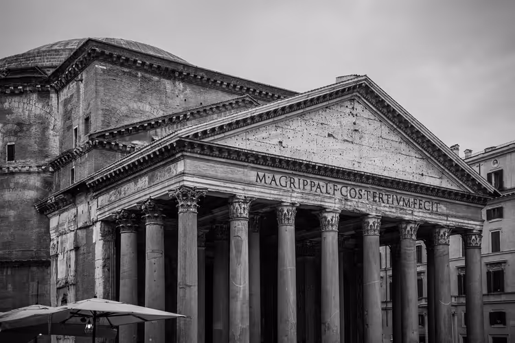 Pantheon i Roma: hvordan kjøpe billetter, åpningstider og hva du kan se inni