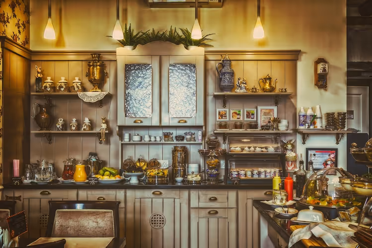 Hotelontbijtbuffet met gebakjes