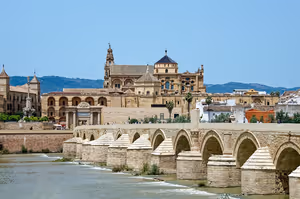 Hva du kan se i Cordoba: 25 steder fra Mezquita til kalifatbadene