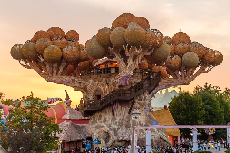 Gardaland: hva du bør se, når du bør dra og hvordan du kommer dit fra stasjonen