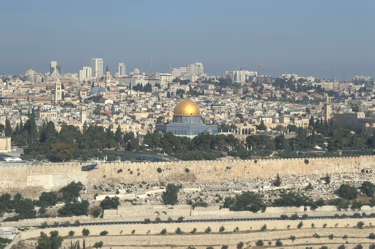 بانوراما للقدس مع قبة الصخرة وأسوار المدينة القديمة